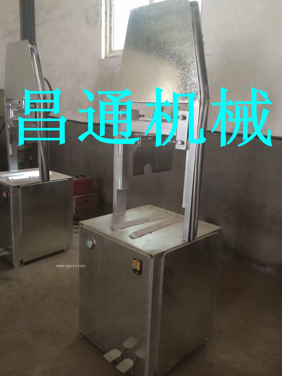***豬頭劈半機 該機選用質(zhì)量不